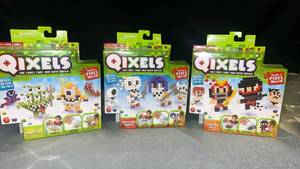 lot 23 image: New Sealed Qixels Water Building Cube Sets Collection