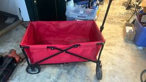lot 38 image: Red Collapsible Utility Wagon