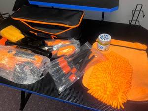 lot 66 image: Brand new car detailing kit Professional