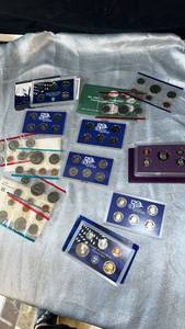 lot 75 image: US Mint Proof Set and Uncirculated Coin Collection