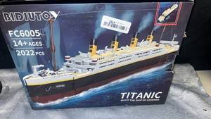 lot 87 image: BIDITUTOY Titanic Building Block Set FC6005 2022 Pieces