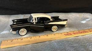 lot 94 image: 1957 Chevrolet Bel Air Die Cast Model Car
