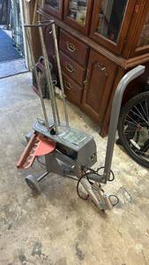 lot 98 image: Trap Throwing machine