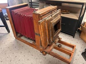 lot 101 image: Rare Antique Graflex Large Format View Camera with Red Bellows