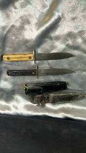 lot 114 image: Fixed Blade Knives with Leather Sheaths