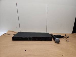 lot 20 image: Shure L4 Diversity Wireless Microphone System with Handheld Mic