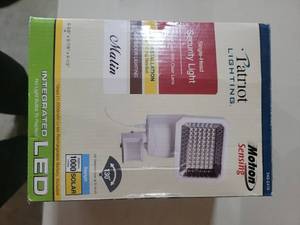 lot 20519 image: Patriot LED Lighting System with Rechargeable Battery - Retail $45