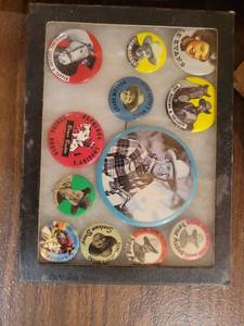 lot 20555 image: Western Movie Stars Pin Button Collection - Retail $15
