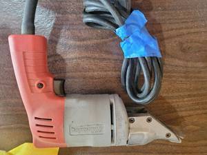 lot 20569 image: Milwaukee Electric power metal shear cat - Retail $45