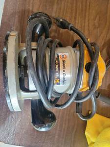 lot 20570 image: Black & Decker Deluxe Router Power Tool - Retail $25