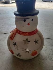 lot 20638 image: Ceramic Snowman chiminea 20inches tall - Retail $15