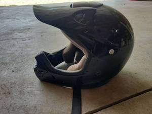 lot 20642 image: Raider Youth MX-J Motocross Helmet Size YM - Retail $15
