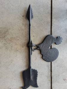 lot 20647 image: Cast Iron Rooster Weather Vane Arrow - Retail $45