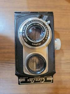 lot 20733 image: Classic Film Camera  - Retail $25