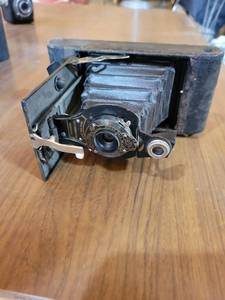 lot 20734 image: Kodak Folding Autographic Camera - Retail $25