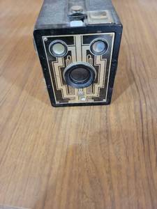lot 20735 image: Kodak Box Camera with Art Deco Front Panel Design - Retail $25