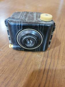 lot 20738 image: Kodak Brownie Box Camera - Retail $15
