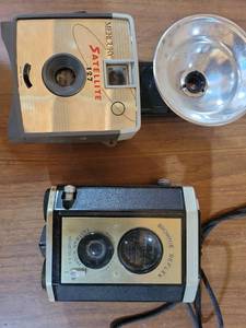 lot 20741 image: Mercury Satellite 127 and Brownie Reflex Film Cameras with Flash - Retail $25