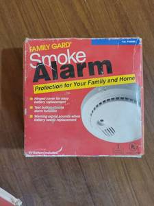 lot 20782 image: Family Gard Smoke Alarm FG888D Battery Operated Detector - Retail $8