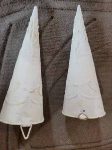 lot 20826 image: Pair of Narwhal Tusk Replicas - Retail $25
