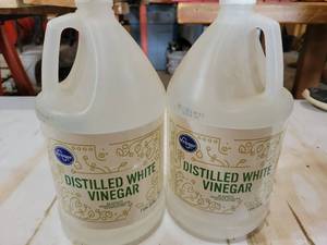 lot 20837 image: Kroger Distilled White Vinegar 1 Gallon Jugs - Set of 2 - Retail $3