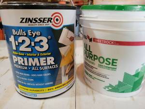 lot 20838 image: Zinsser Bulls Eye 123 Primer and All Purpose Joint Compound Set - Retail $35