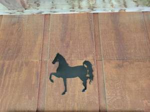 lot 20850 image: Wrought iron Horse Silhouette Wood Wall Art - Retail $25