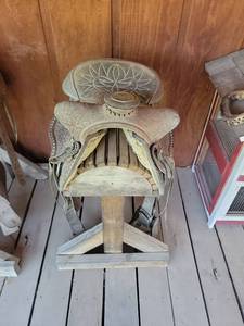 lot 20856 image: Tooled Leather Western Horse Saddle with Floral Design - Retail $300