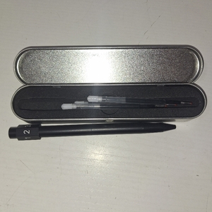 lot 8135 image: DICE PEN FOR DUNGEONS AND DRAGONS PLAYING THEME GAME