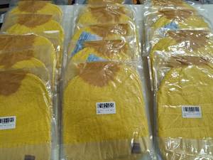 lot 8565 image: 14REDESS Women Winter Pom Pom Beanie Hats with Warm Fleece Lined