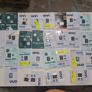 lot 8663 image: MISCELLANEOUS MICRODISC CARDS