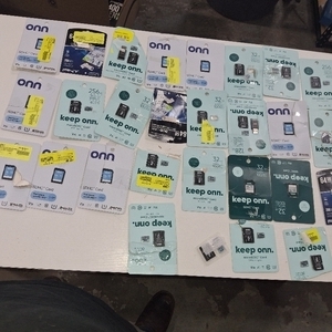 lot 7531 image: A LOT OF SDHC CARDS
