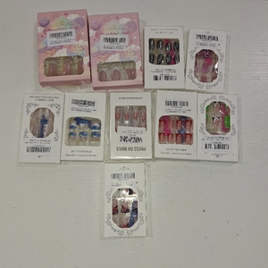 lot 8802 image: LOT OF FAKE FINGER NAILS