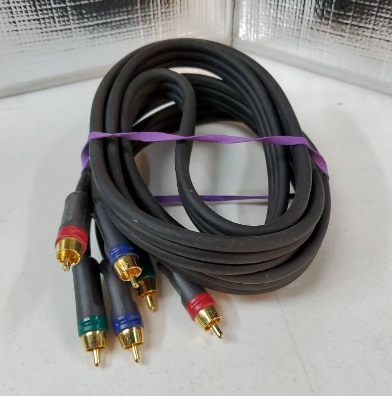 lot 34671 image: BELKIN PureAV 6 feet Component Video Cable Male to Male - Retail $20