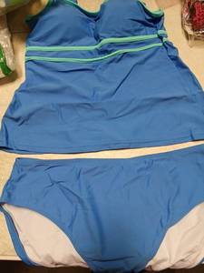lot 42393 image: Blue Two-Piece Tankini Swimsuit with Green Trim L - Retail $15