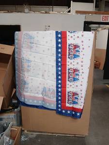 lot 42399 image: 60x120 Patriotic American Flag Theme Tablecloth Set - Retail $15