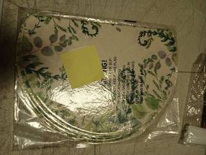 lot 42400 image: Floral Pattern Canvas Placemats Set Of 4 - Retail $8