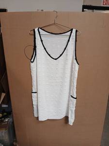 lot 42422 image: White Tank Top with Black Trim Size M - Retail $8