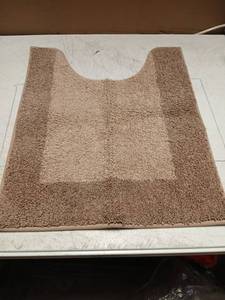 lot 32996 image: Brown Contour Toilet Bath Mat - Retail $8
