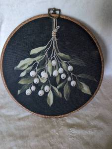 lot 2907 image: Decorative Botanical Faux Embroidery Hoop Wall Art - new