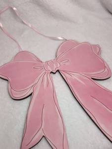 lot 2916 image: Pink Wooden Bow Wall Decoration - new