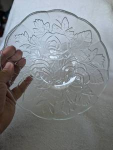lot 2923 image: Clear Glass Rose Pattern Bowl Set - 3 ct