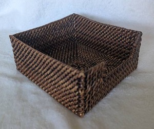 lot 2925 image: Woven Rattan Napkin Holder