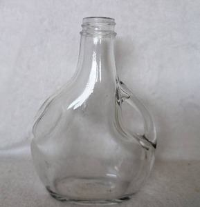 lot 2937 image: Vintage Small Clear Glass Syrup Pitcher with Handle