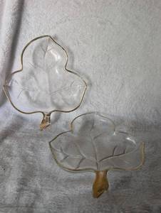 lot 2938 image: Clear Glass Leaf and Flower Shaped Dishes Set - 2 ct