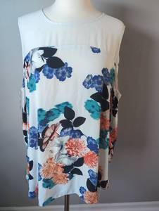 lot 2966 image: Vince Camuto Womens Floral Print Blouse Size 3X