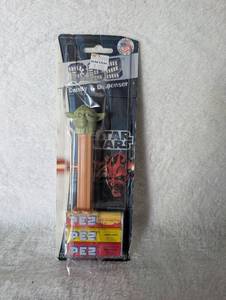 lot 2983 image: Star Wars PEZ Dispenser with Yoda Head and Candy Refills