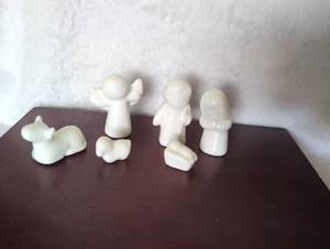 lot 2986 image: White Ceramic Miniature Nativity Figurine Collection