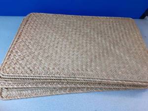 lot 852 image: 12 Pack Rectangular Woven Placemats, Rattan Wicker Table Mats, 17 x 12, Natural Seagrass Place Mats for Dining Table - Retail $44