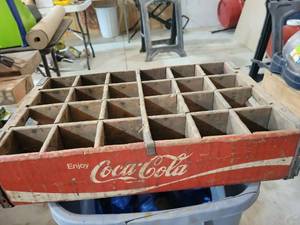 lot 13 image: Coca-Cola Wood Bottle Crate Carrier